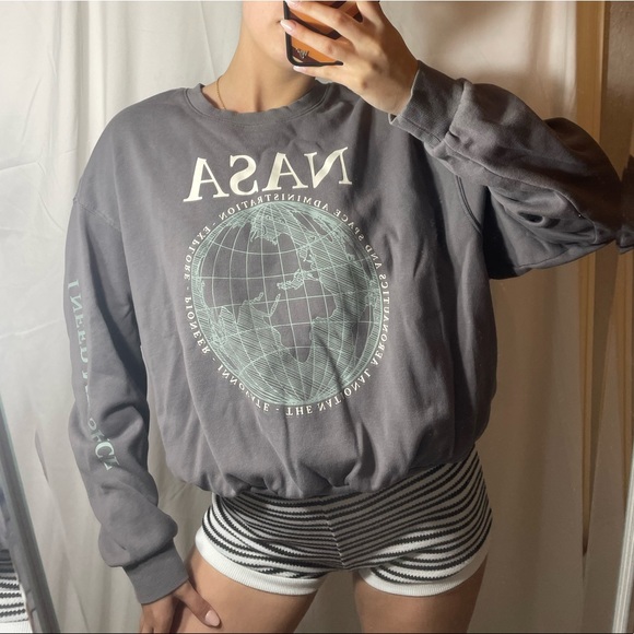 NASA OVERSIZED SWEATSHIRT - Picture 2 of 2